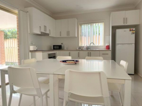 KozyGuru Sans Souci Charming 4-Room Granny flat, Sydney